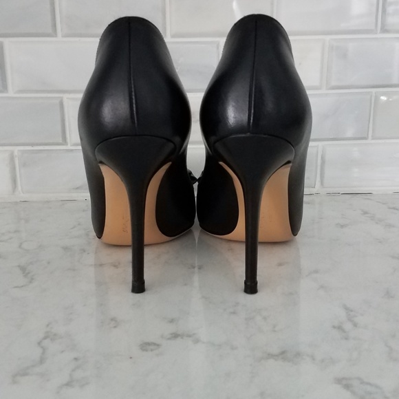 SALVATORE FERRAGAMO Rietta Bow Pointed Toe Pumps - Picture 2 of 10